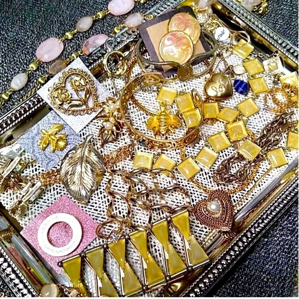 1/2 Lb Vtg 2 Now Estate Costume Jewelry Lot Some Signed All Wearable Silver Gold